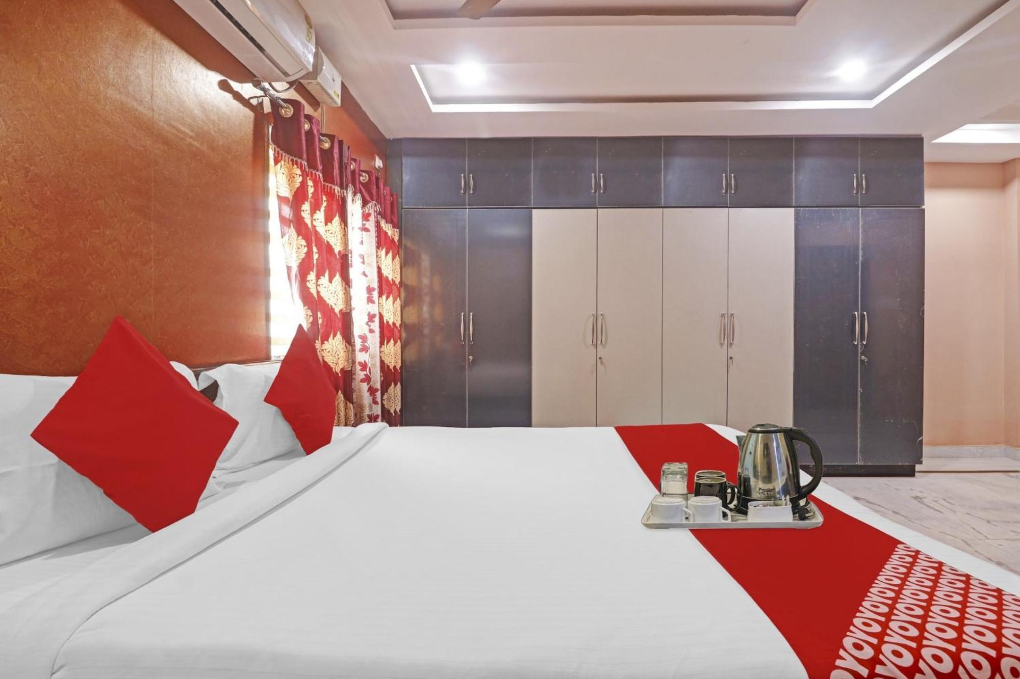 Hotel O Royal Near Mantra Mall Hyderabad